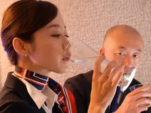 Gõ cửa phàn nàn gã nhà bên, cô gái vô tình bị biến thành nô lệ tình dục tình dục
