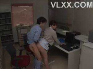 Cám dỗ của của cô nàng say rượu trên chuyến tàu đêm về nhà