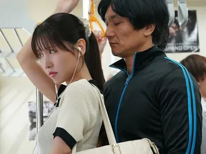 Ba mẹ đi du lịch, anh trai ở nhà quan hệ cô gấu ruột của mình