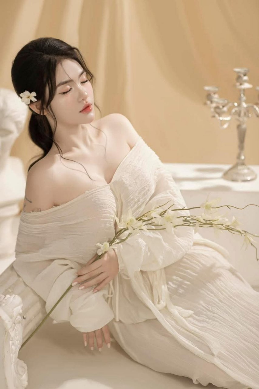 Nửa đêm nứng cặc bú lồn chị dâu xinh đẹp